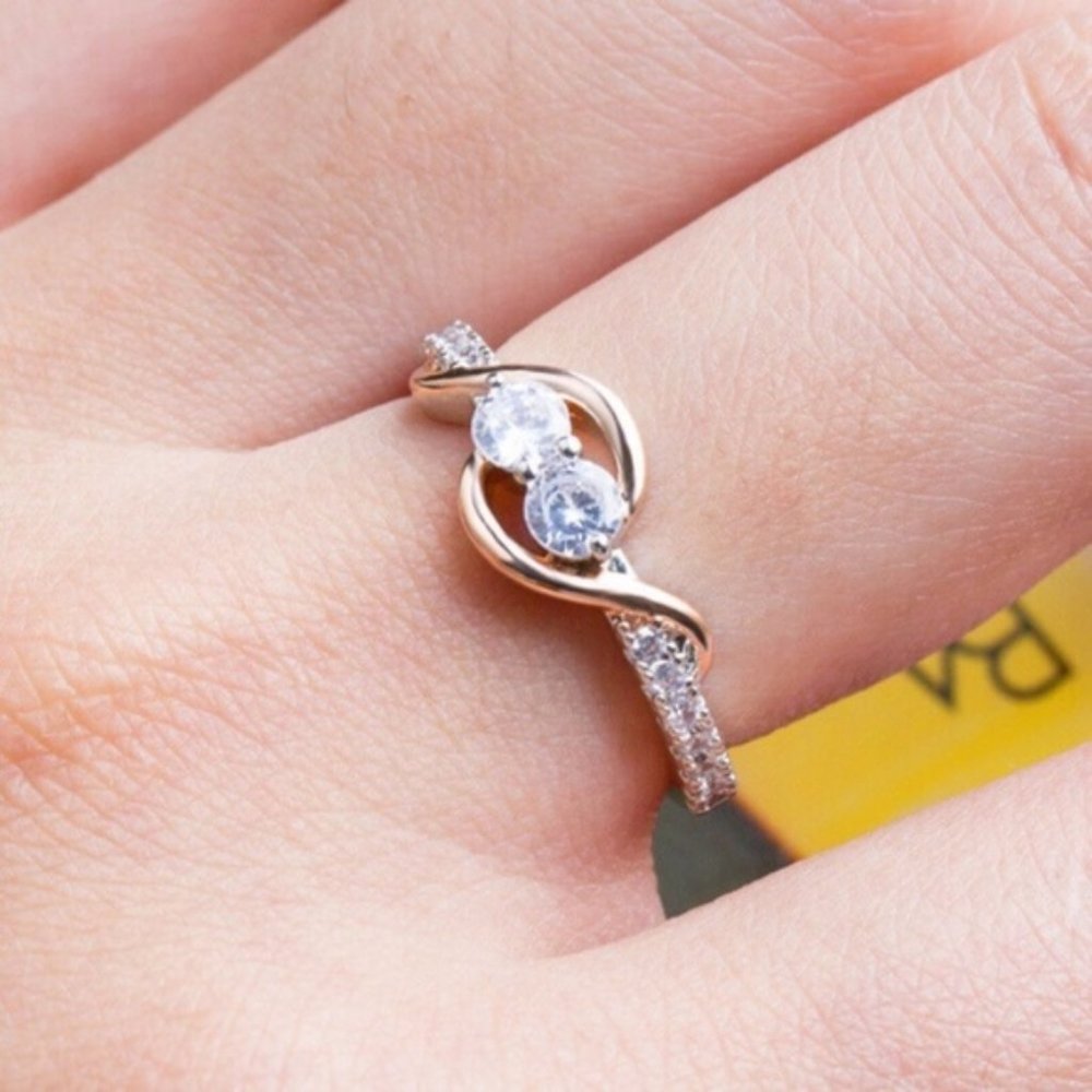 New 925 Silver Round Cut White Sapphire Ring - Picture 4 of 4